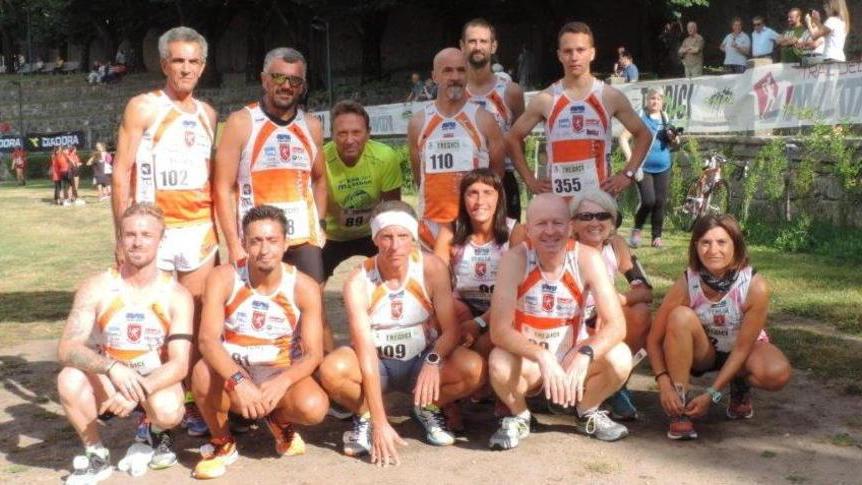 La squadra Marathon di corsa in salita è campione regionale maschile e femminile