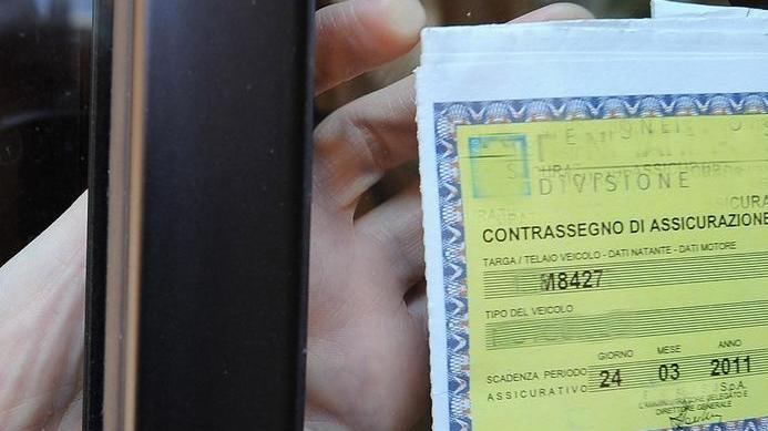 Auto senza assicurazione e revisione scaduta Una raffica di multe