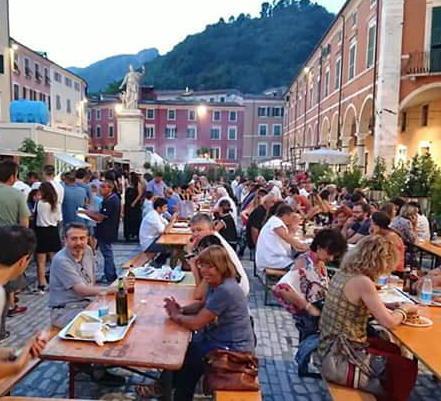 Il “Lardo in città” è ok 350 chili consumati Giromella: lo rifaremo