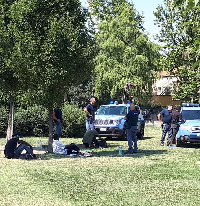 Ubriaco tampona auto e poi litiga: via la patente