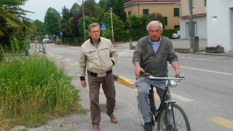 Basta degrado in via Chiesa «I proprietari puliscano»