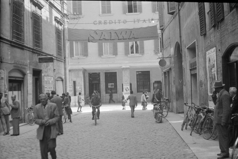 Modena, 1952. Città dei manifesti 150mila affissioni per fare pubblicità
