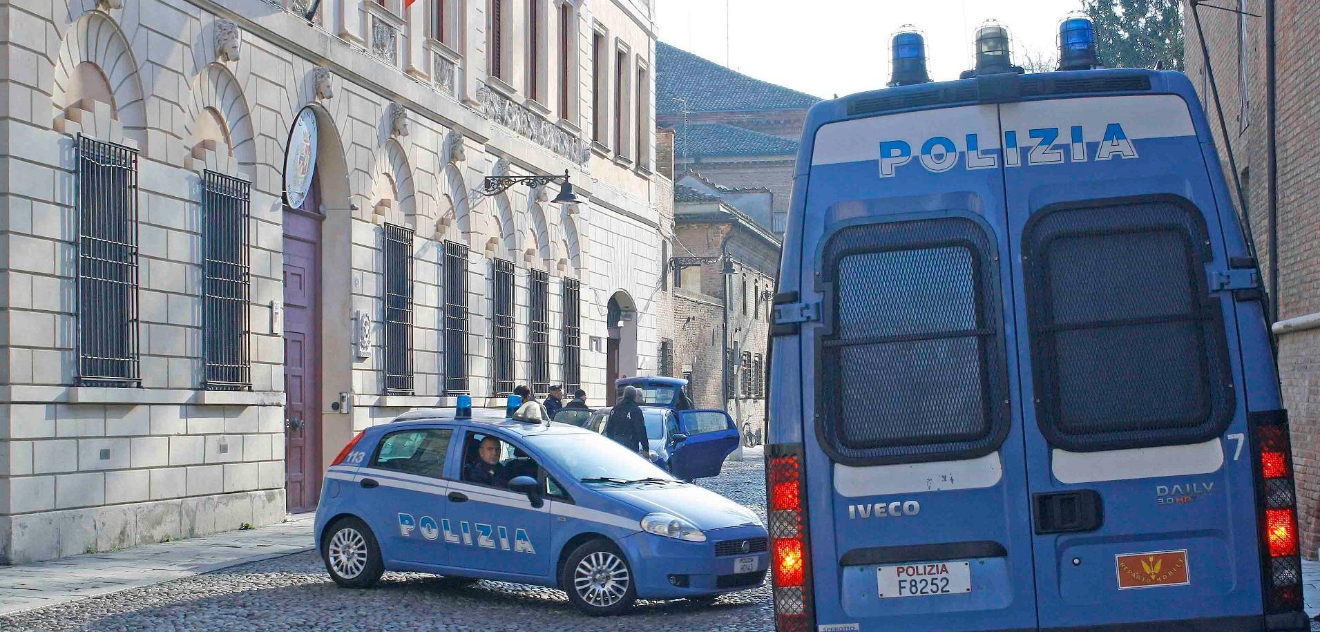 La polizia davanti alla questura di Ferrara