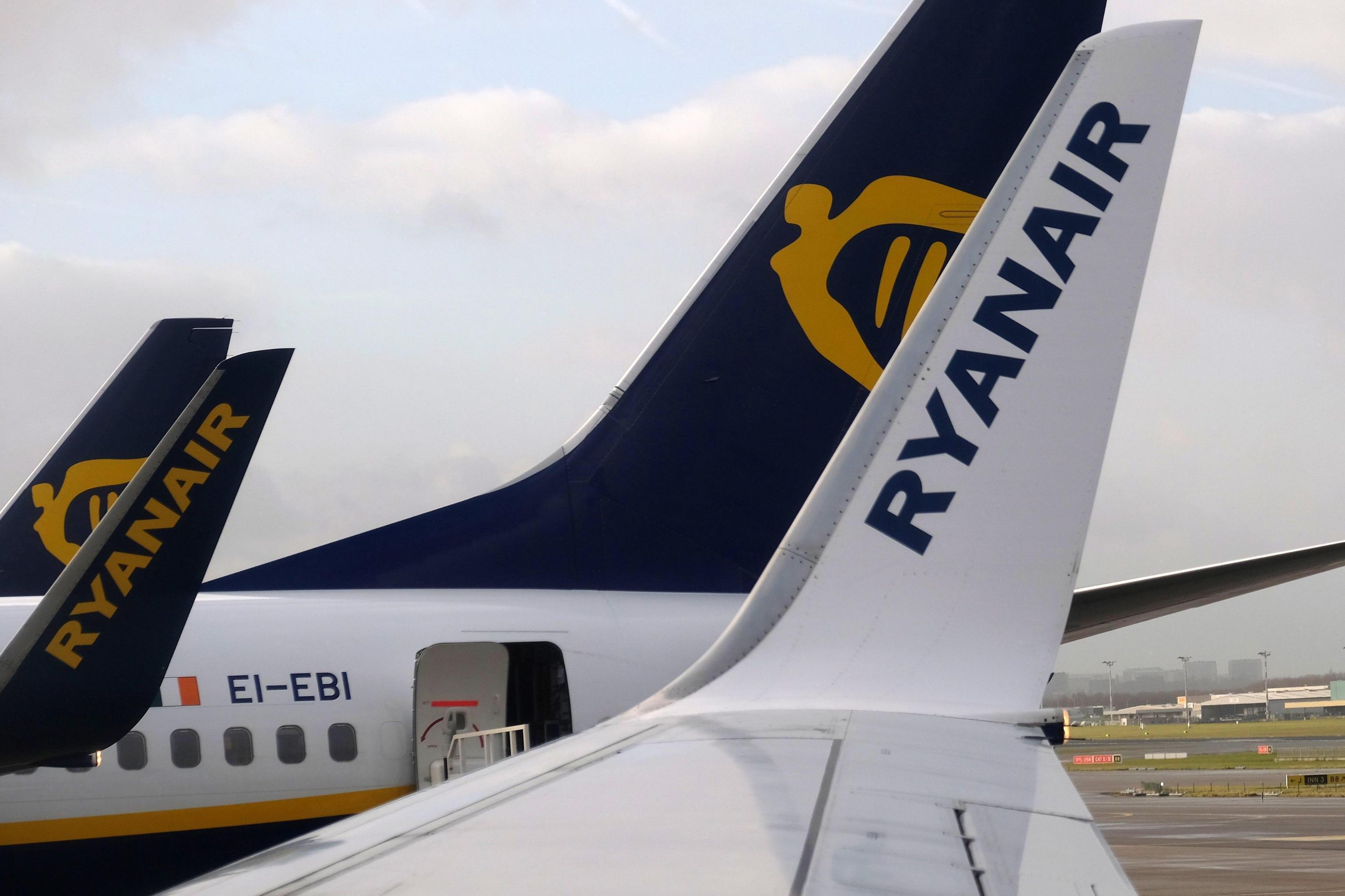 Ryanair, voli cancellati su Alghero e Cagliari: esposto di Codacons 