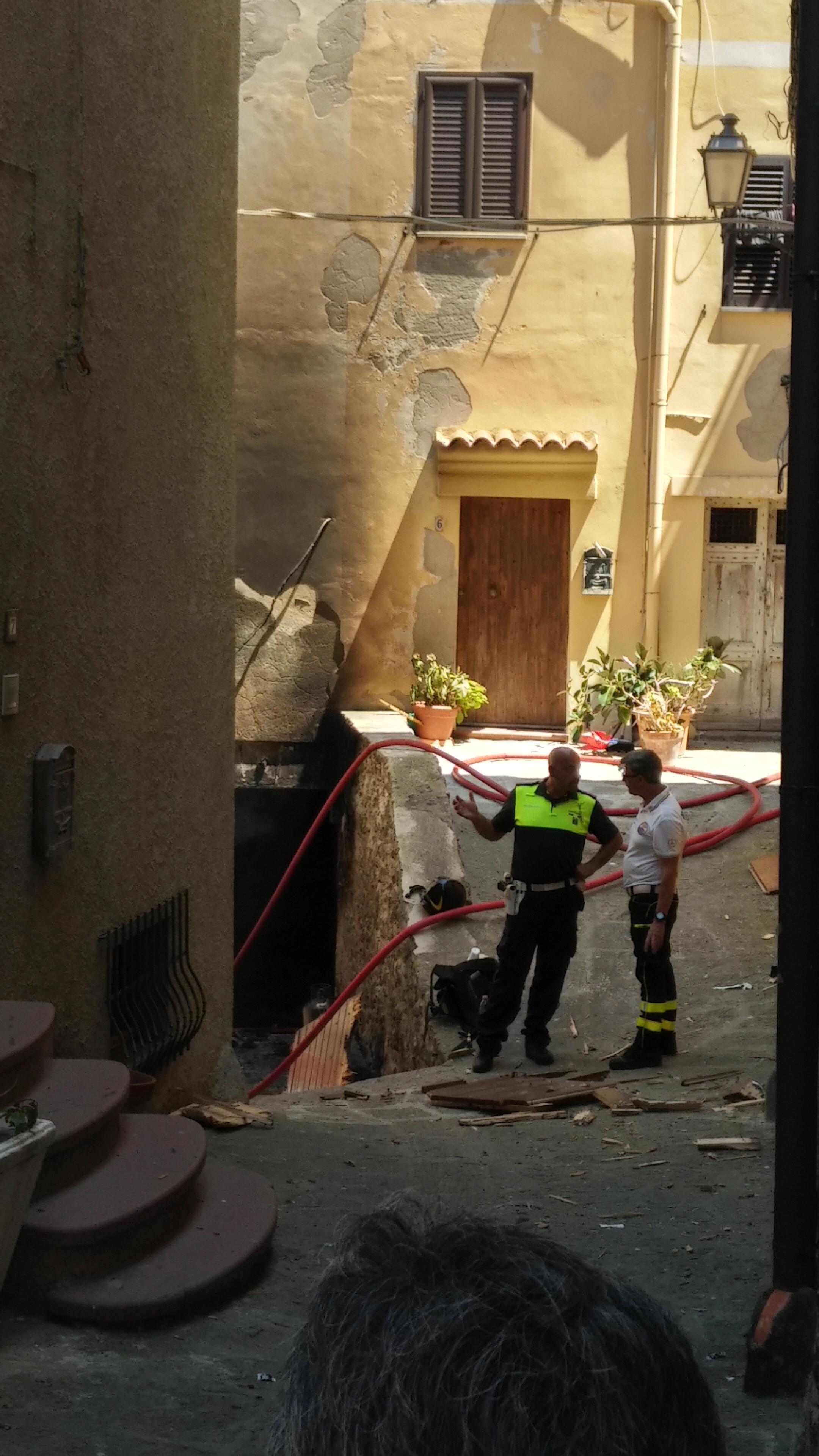 Paura a Castelsardo: bombola di gas esplode in un ristorante, ferita la titolare