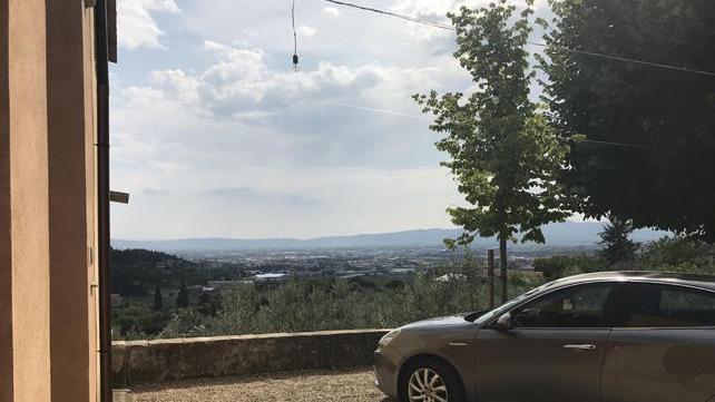 La Giulietta su cui è stato fermato il prete mentre molestava la bimba