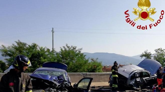 Scontro in A11: quattro feriti