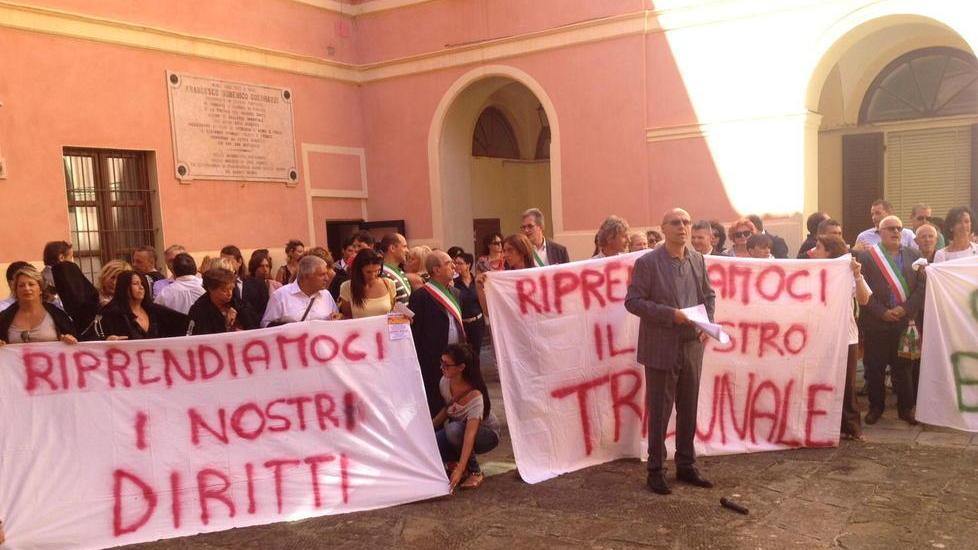 Marini: «Dimettiamoci tutti contro questa ingiustizia»