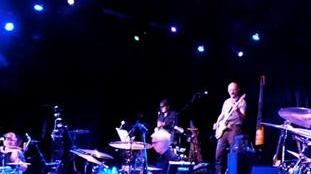 L’arte dei King Crimson strega piazza Napoleone