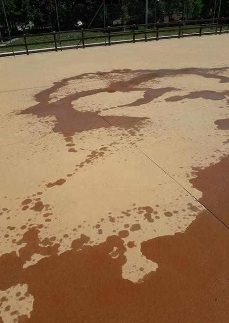 I vandali imbrattano di olio la pista di pattinaggio