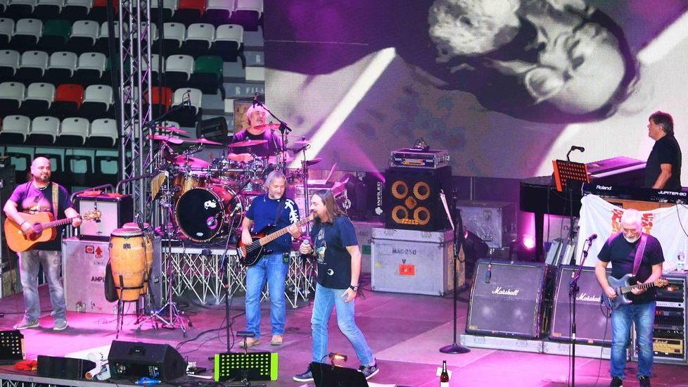 A Novellara batte il cuore per il concerto dei Nomadi