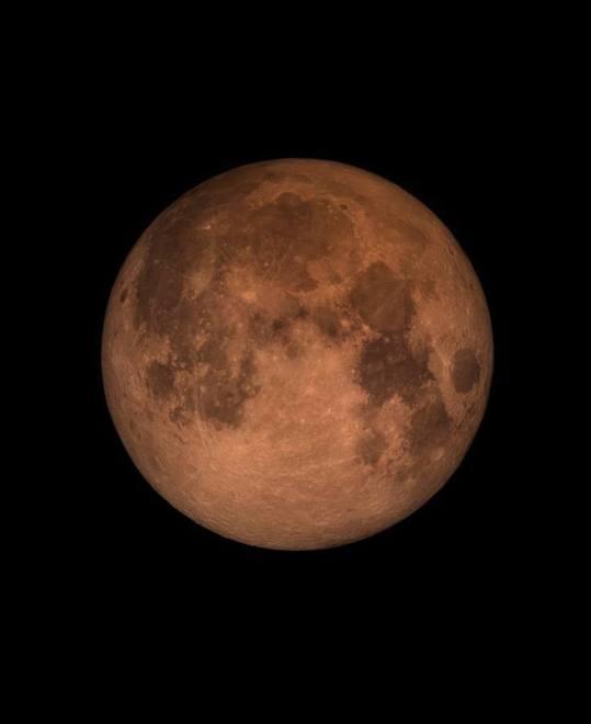 Eclissi più lunga e Luna rossa «Spettacolo, serve il binocolo» 
