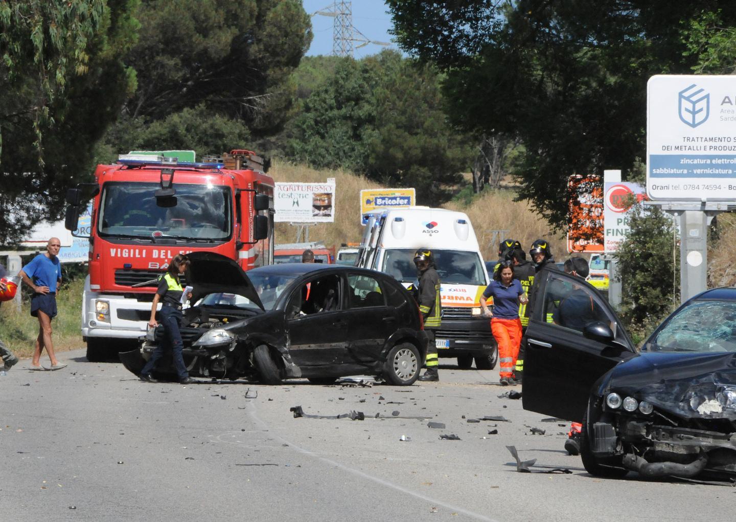 Frontale tra auto all’ingresso della città, 4 feriti in ospedale
