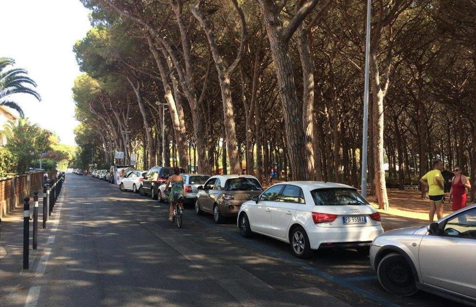 Parcheggi per residenti, a Marina di Cecina scattano i controlli 