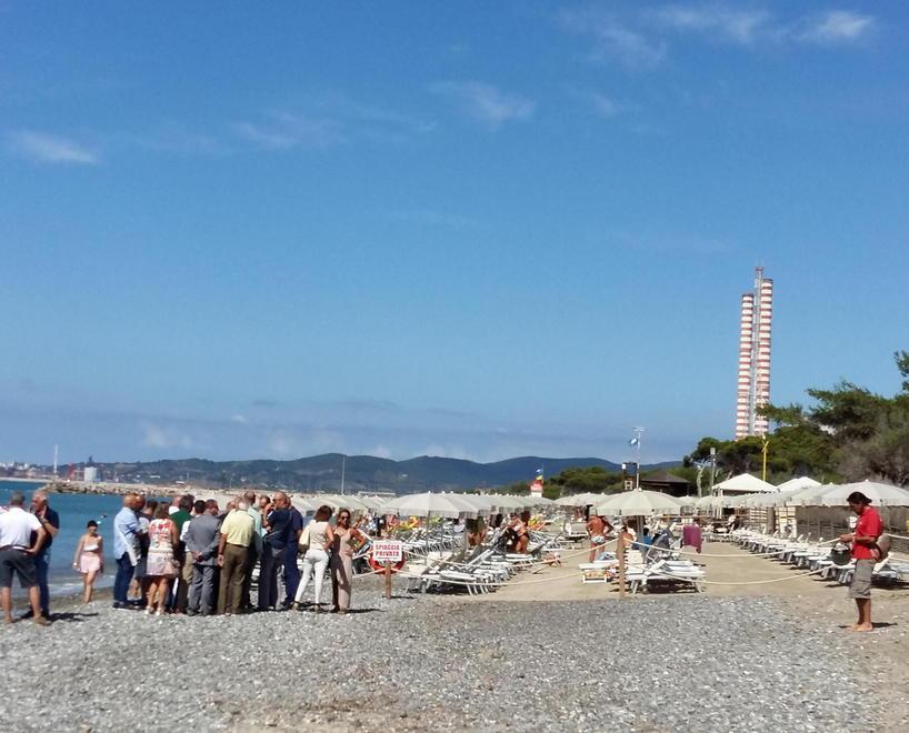 Via la ghiaia da parte della spiaggia Oggi l’Orizzonte festeggia 25 anni