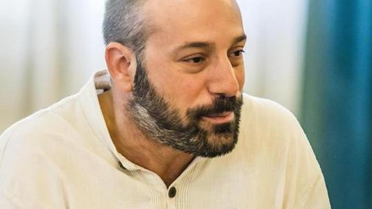 Svastiche sul portone di scuola lo sdegno di Alessio Pizzech