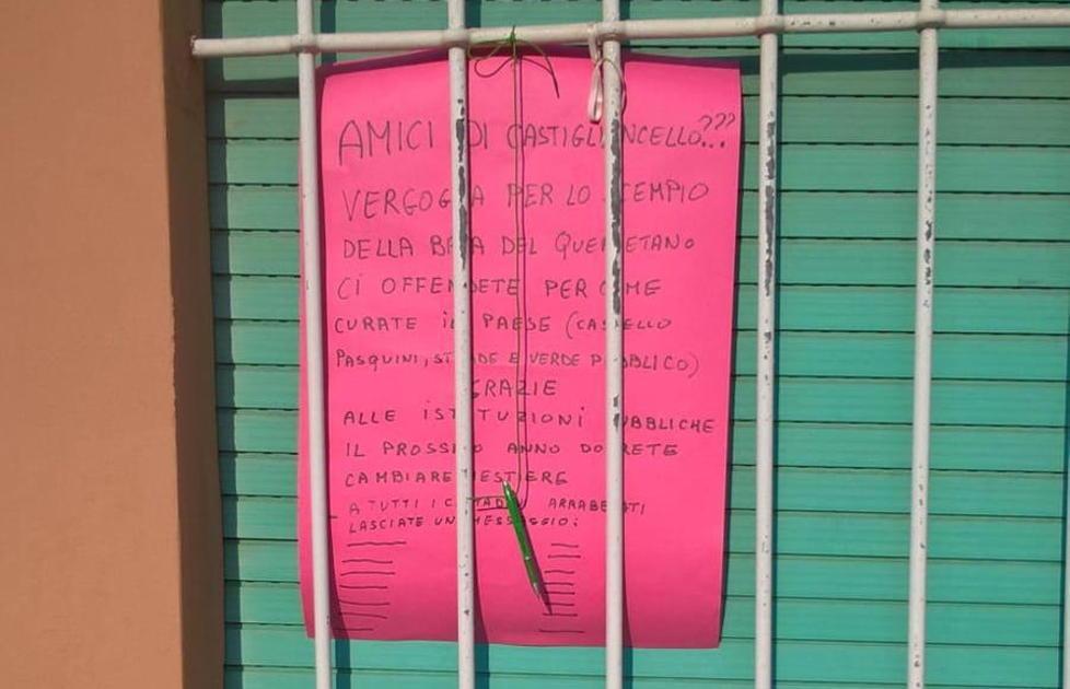 Appeso all’ufficio turistico spunta il cartello di protesta 