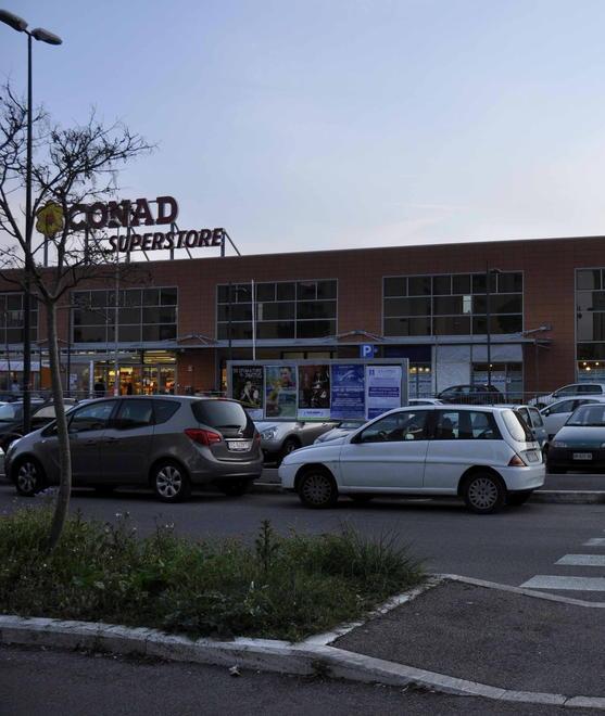 Black out di un’ora Code e casse in tilt 