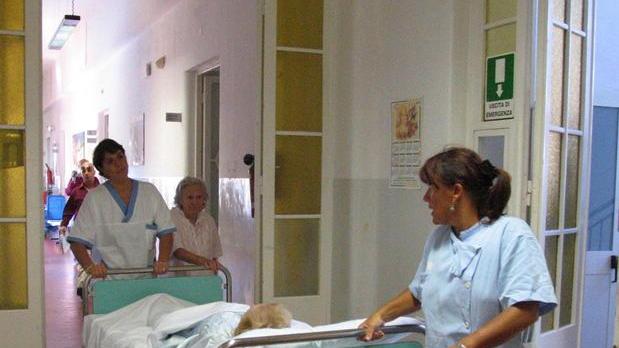 All'ospedale manca chi trasporta i malati dai reparti alla Tac: esami rinviati