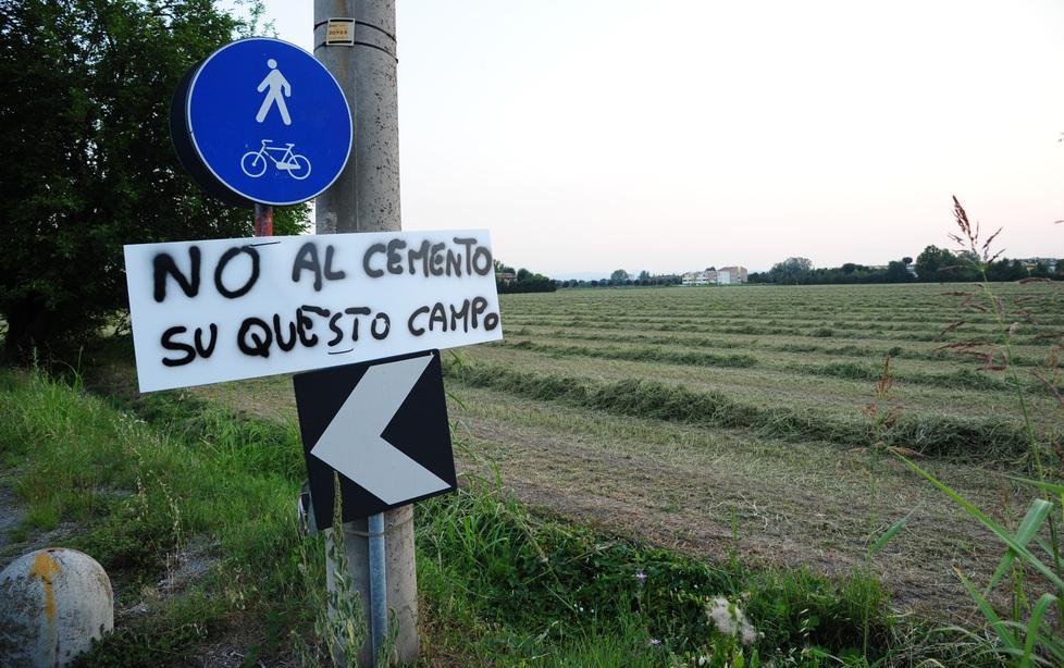 Spunta un cartello contro il progetto