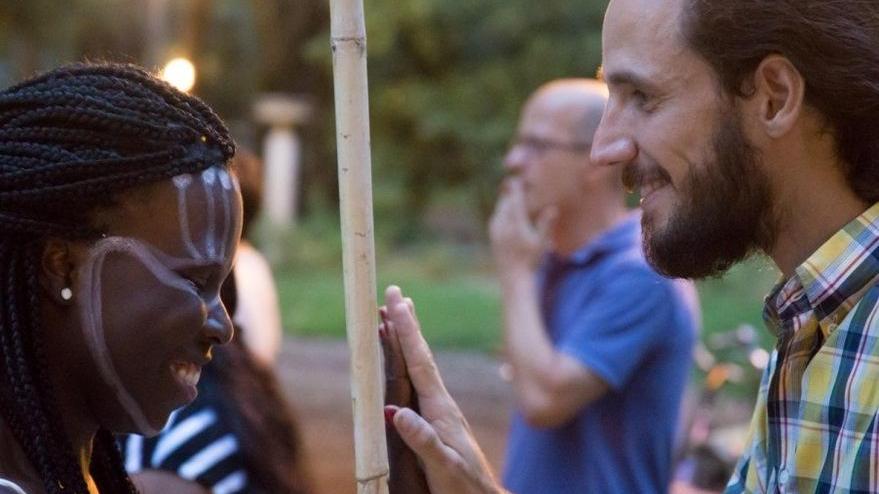 Dai segreti di bellezza afro allo yoga nel parco