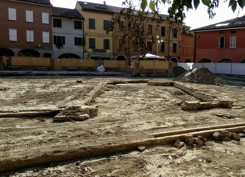 Una chiesa medievale sotto la piazza del paese 