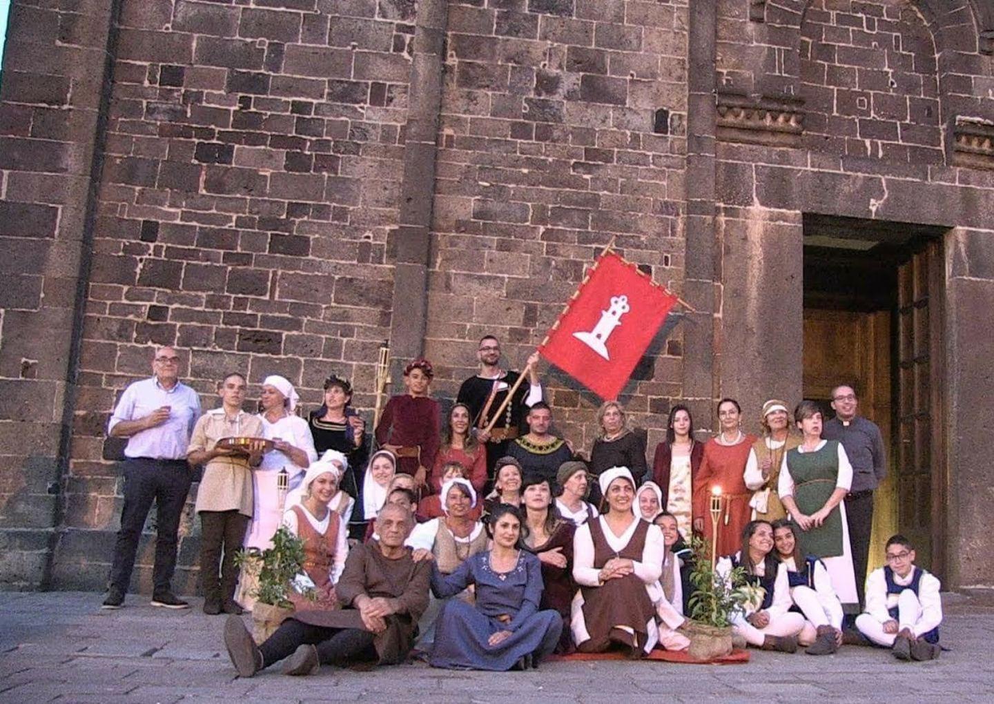 “All’ombra della basilica” di Ardara 