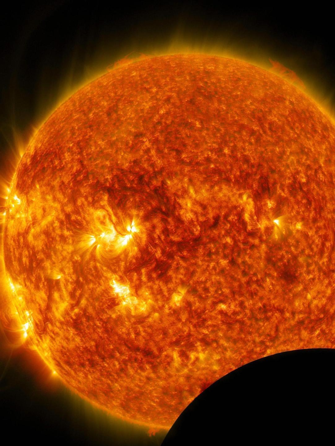 Eclissi di luna, appuntamenti nell’isola 