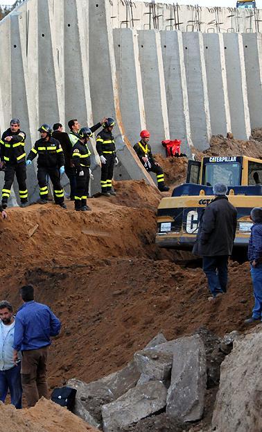 Morì nel cantiere lungo la statale 131 La difesa: assoluzioni