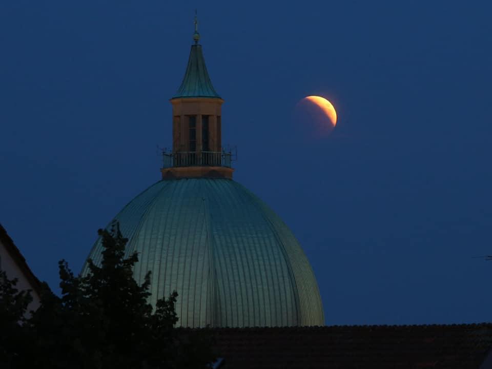 L'eclissi fotografata dalle Mura di Lucca (Foto Matteo Bini)