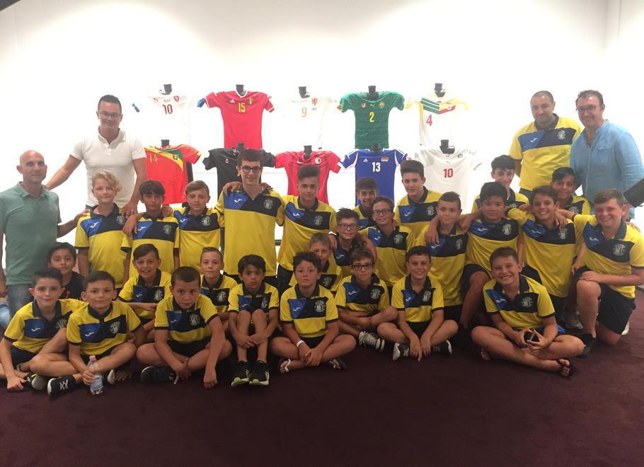 «Gol di Grosso» e i bimbi fanno festa alla mostra delle maglie da calcio