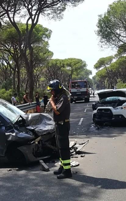 Brucia una mietitrebbia Venti ettari distrutti