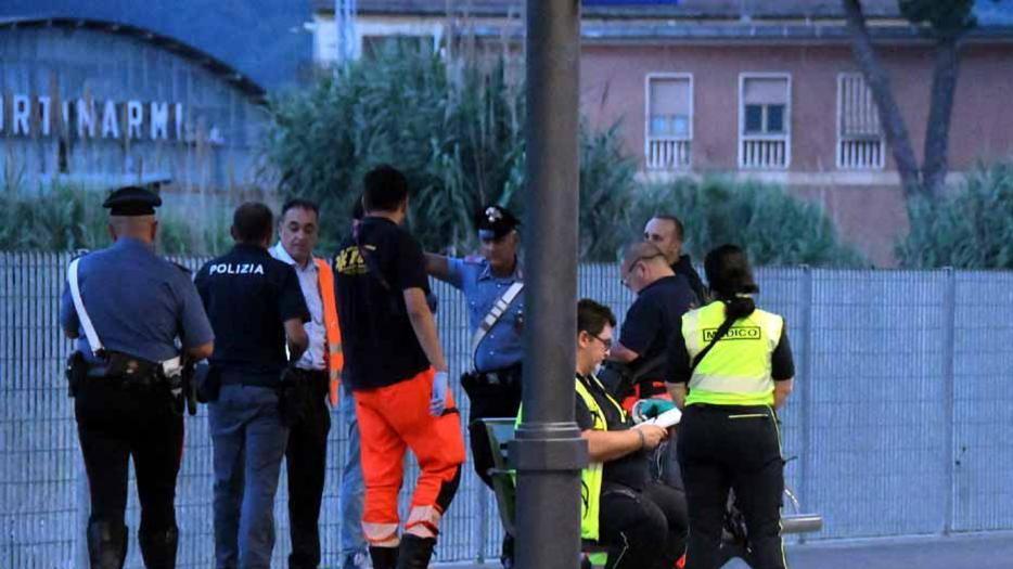 Muore travolto da un treno mentre attraversa i binari