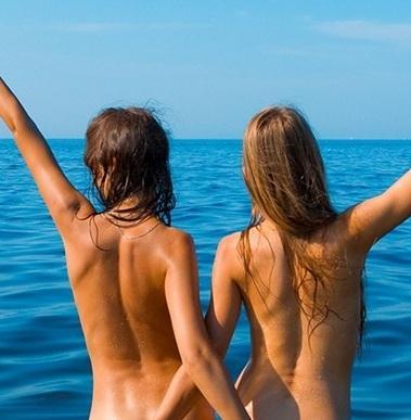 Il Comune dà il via libera alle spiagge per nudisti