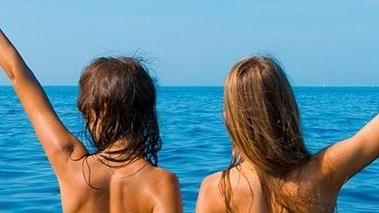 Il Comune dà il via libera alle spiagge per nudisti