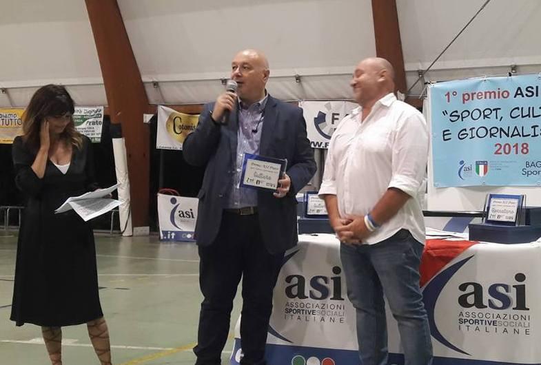 Sebastiano Campo premia Filippo Moretti nella sezione Cultura del Premio Asi 2018