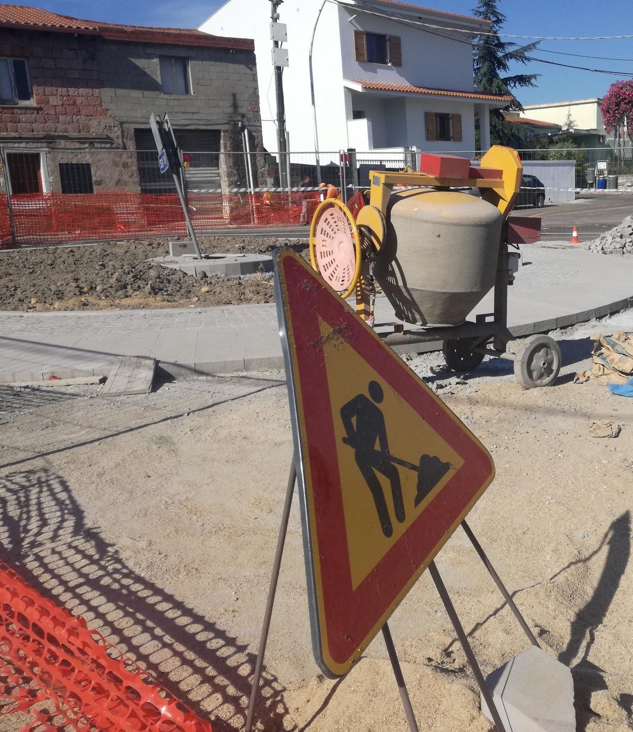 Famiglia “blindata” in casa per i lavori alla rotatoria 