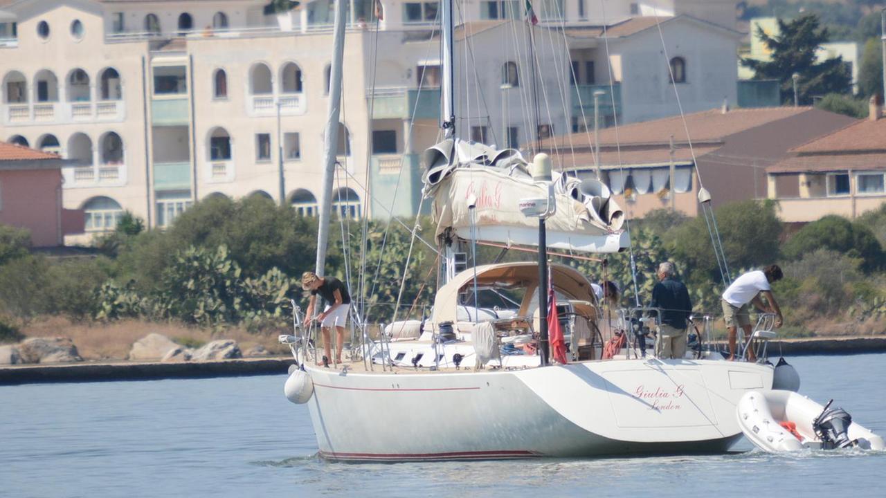 D’Alema in barca fa tappa a Olbia