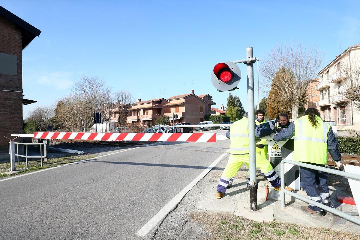 Il passaggio a livello in via Fabbri