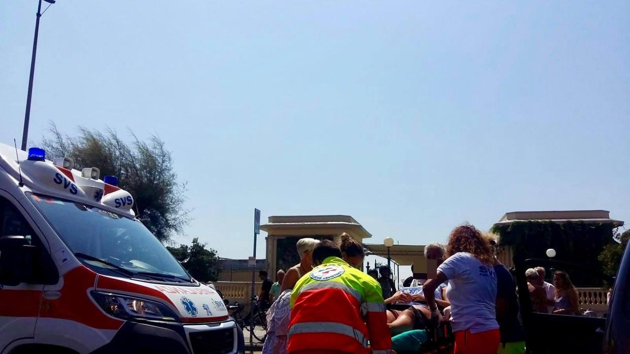 Scontro auto-scooter davanti ai Pancaldi: in due all'ospedale