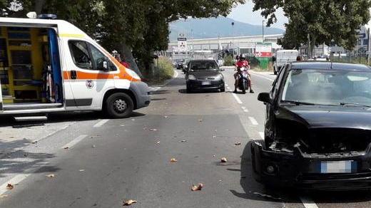 Schianto fra due auto, cinque all'ospedale
