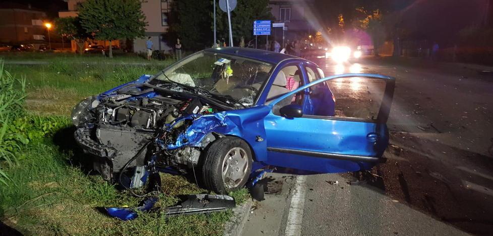 La giovane: la Jaguar mi è venuta addosso Aveva i fari spenti 