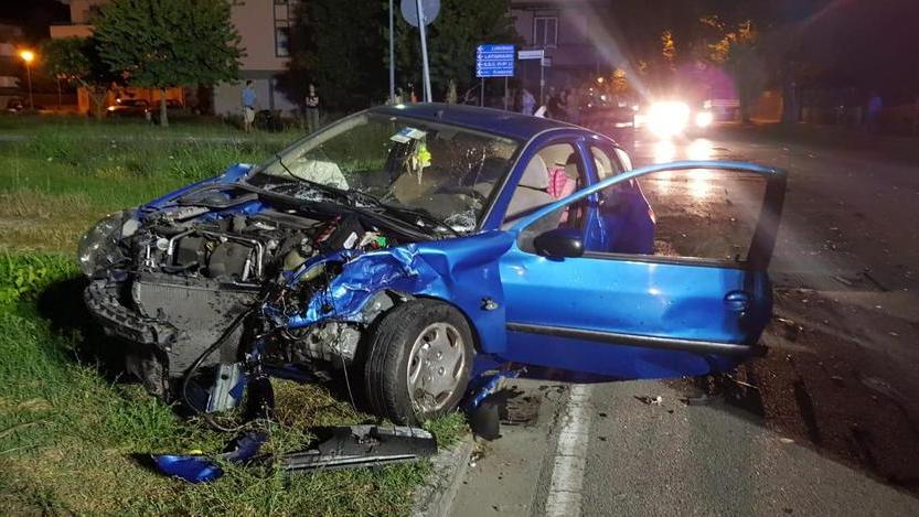 La giovane: la Jaguar mi è venuta addosso Aveva i fari spenti