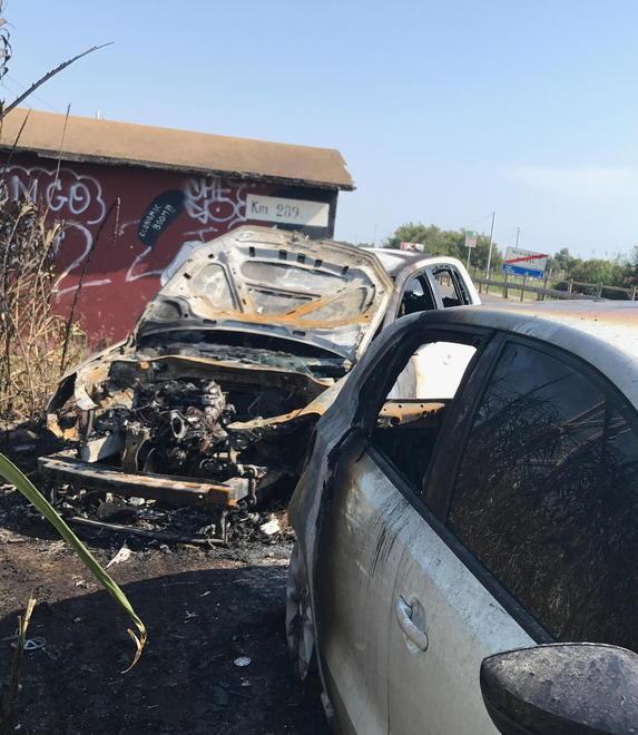 Due auto distrutte dalle fiamme lungo la via Aurelia