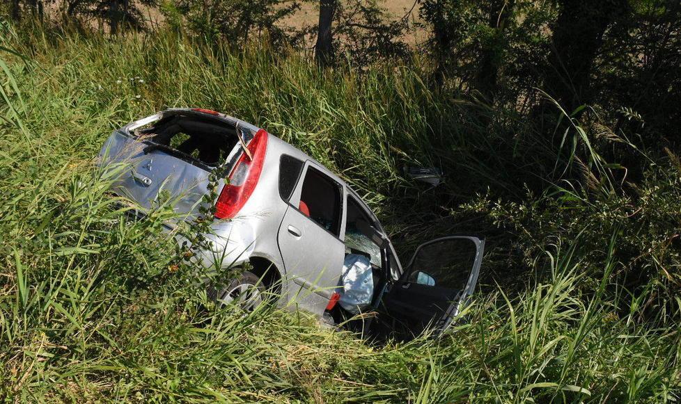 Auto impazzita dopo una curva Travolge e uccide ciclista di 66 anni 