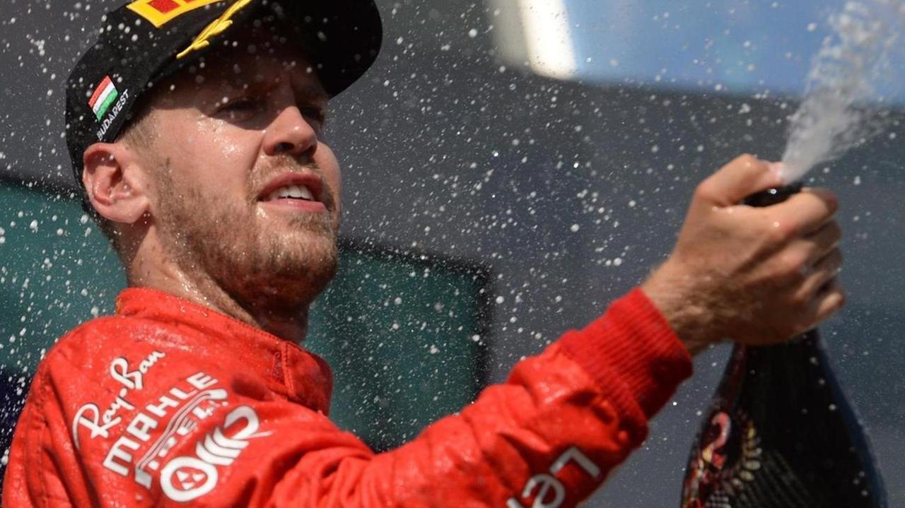 Le Ferrari fanno da vallette a sua maestà Lewis