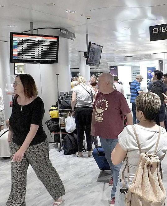 Ryanair, ancora voli annullati: sarà un agosto caldo al Galilei 