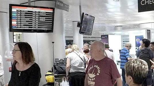 Ryanair, ancora voli annullati: sarà un agosto caldo al Galilei