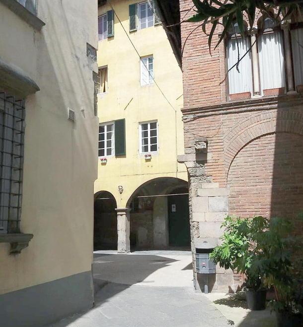 Il vicolo dei Cavalieri del Tau e la sua impronta medievale 