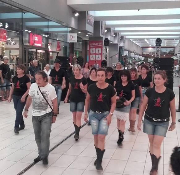 La notte bianca del Ligabue Successo a colpi di shopping 